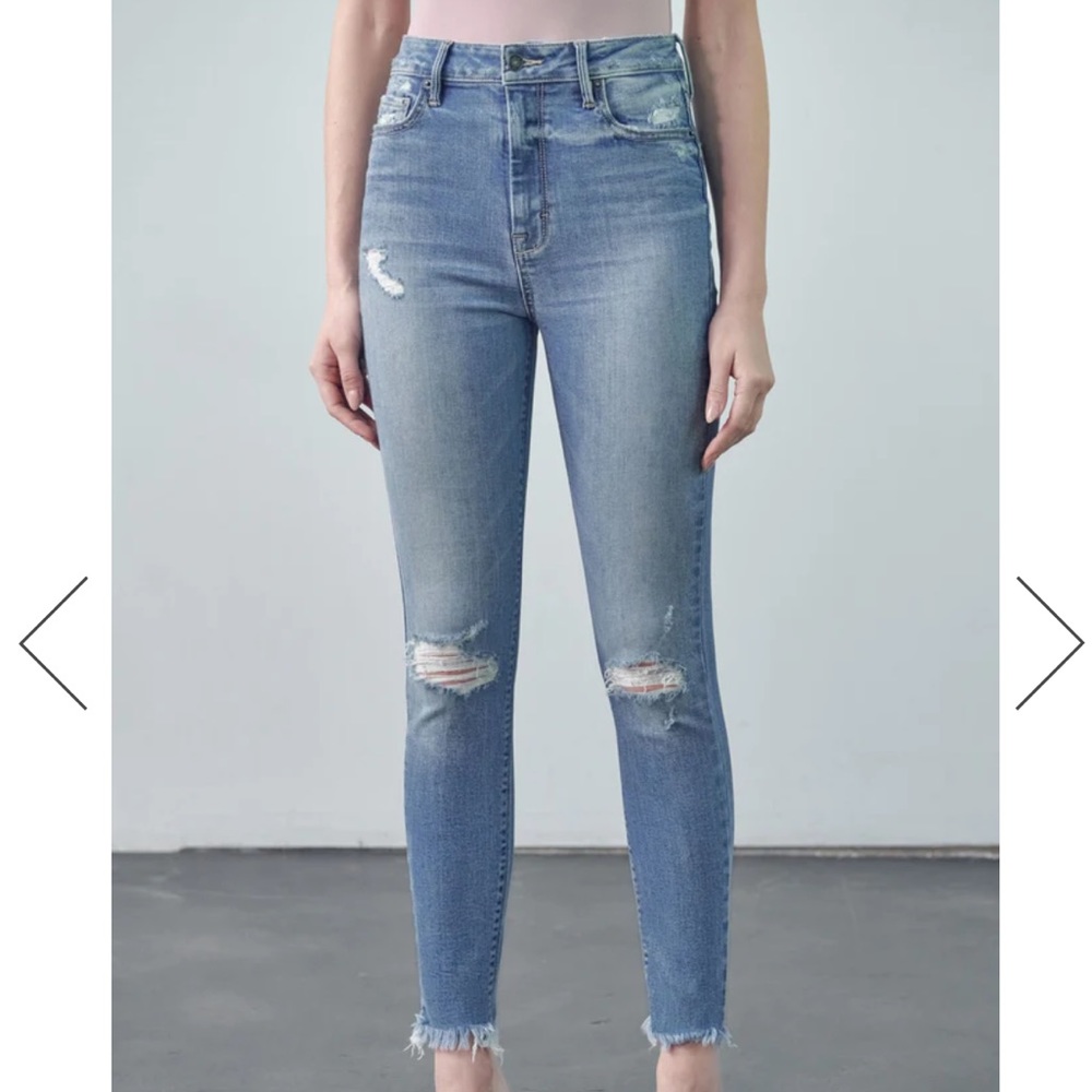 Hidden Skinny Jeans, Frayed Hem sz 26 medium wash